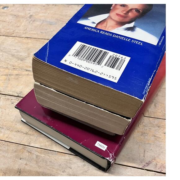 Daniel Steel Lot of 4 Paperback HC Ranch, Daddy, Lightning, Hotel, Romance Books - Picture 5 of 5